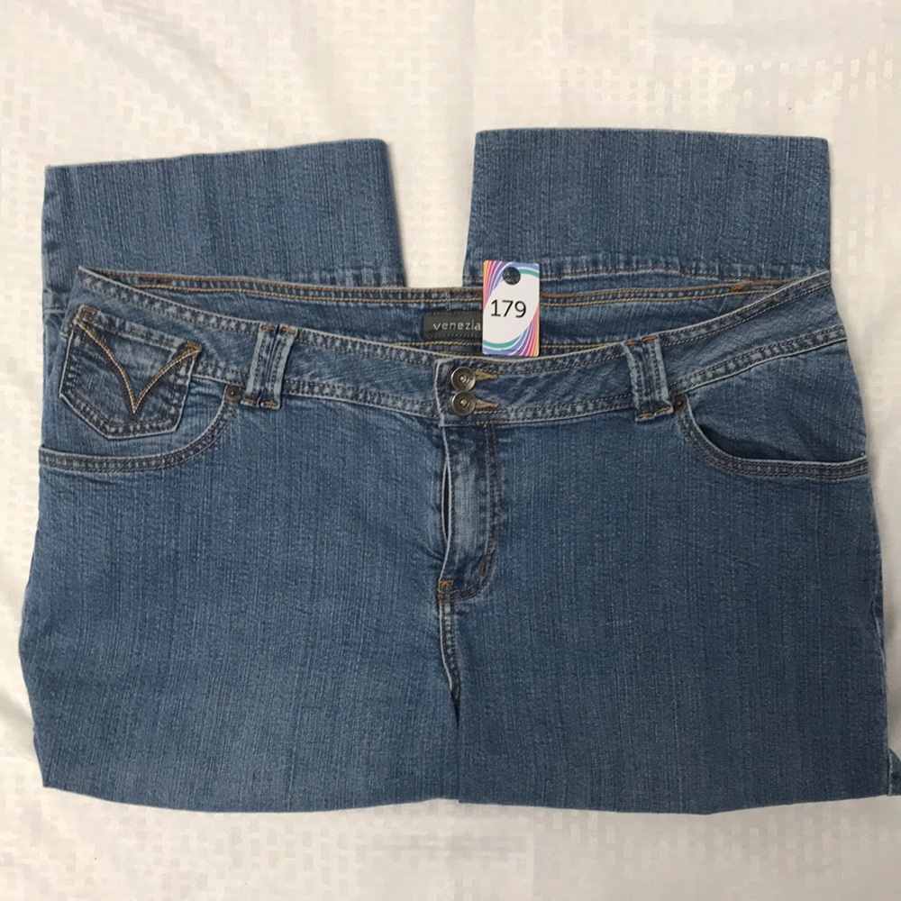 Venezia Capris size 5